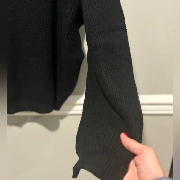 Women's Holiday Black Top with Silver Stunning sequence Bow - Size XL NWT - Picture 12 of 16